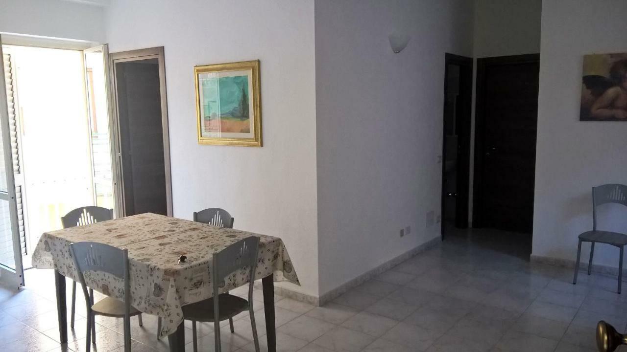 הוילה Cirò Marina Climatizzato In Centro A 100M Dal Mare מראה חיצוני תמונה