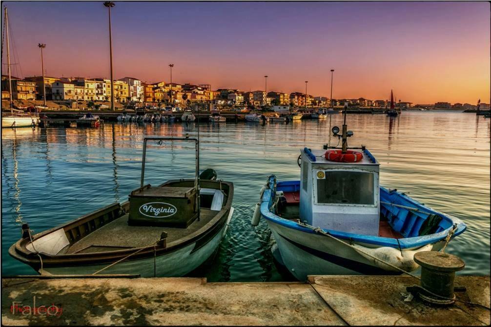 הוילה Cirò Marina Climatizzato In Centro A 100M Dal Mare מראה חיצוני תמונה