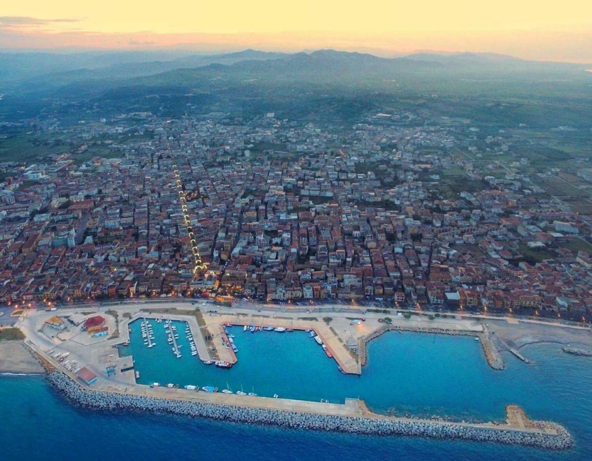 הוילה Cirò Marina Climatizzato In Centro A 100M Dal Mare מראה חיצוני תמונה