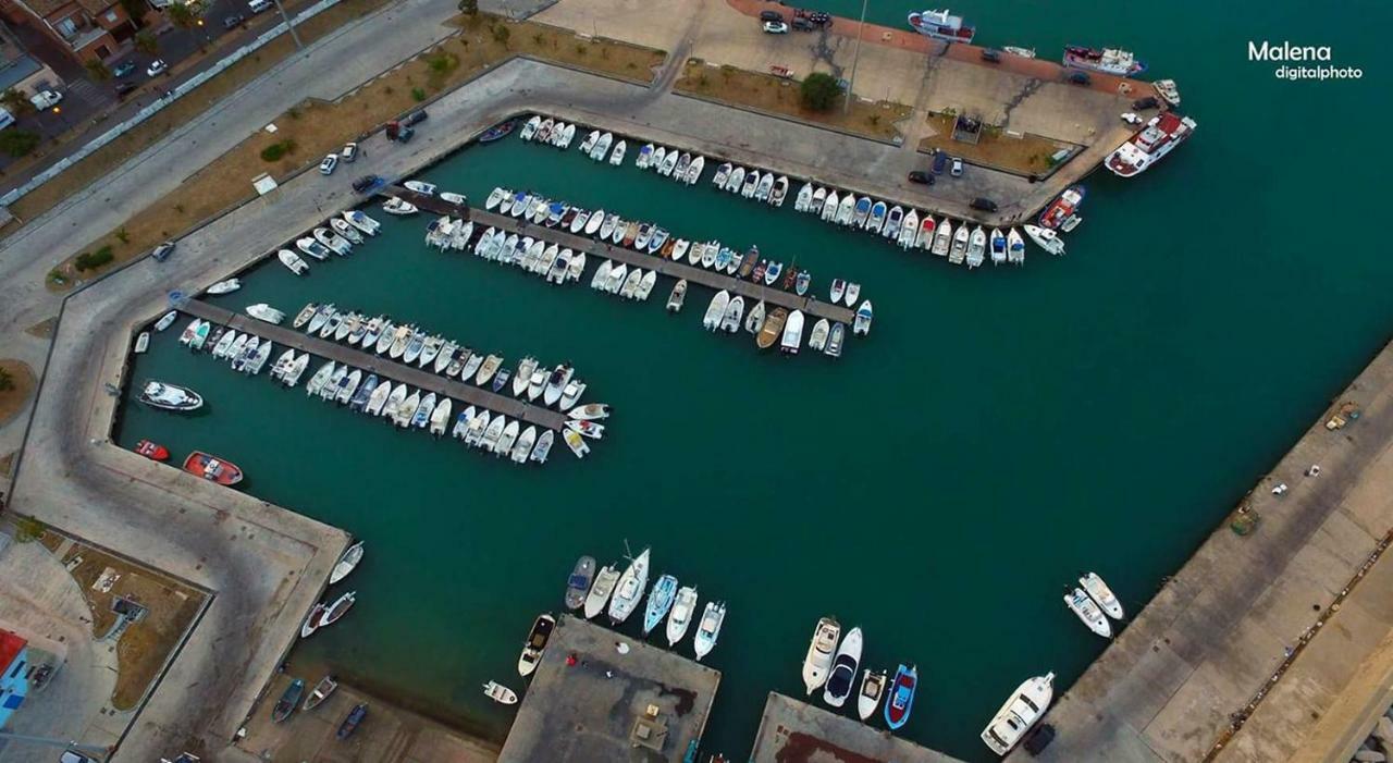 הוילה Cirò Marina Climatizzato In Centro A 100M Dal Mare מראה חיצוני תמונה